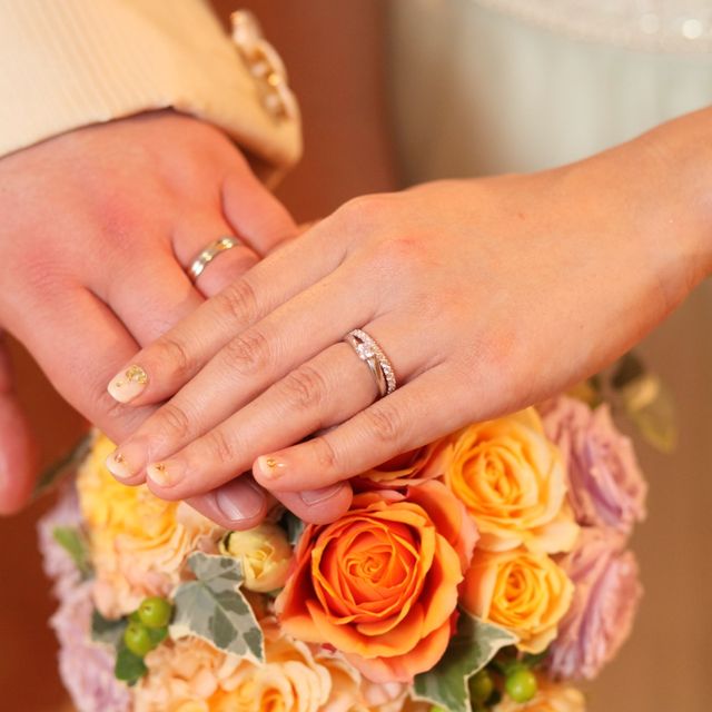 【TASAKI(タサキ)の口コミ】 価格とデザインに惚れ込みました。
1粒のダイヤを2つの手で包み込むような…