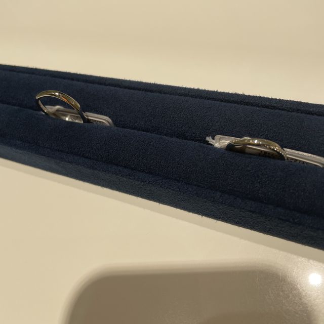 【4℃ BRIDAL(ヨンドシーブライダル)の口コミ】 女性用の指輪に関してはサイドにダイヤモンドがたくさんついていて、とて…