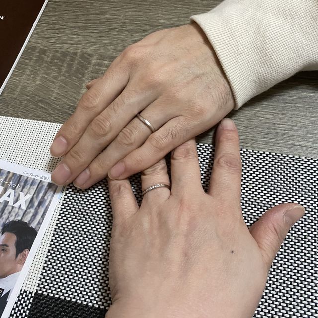 【4℃ BRIDAL(ヨンドシーブライダル)の口コミ】 デザインはシンプルで主張もしっかりある感じで好感が持てたのと実際見た…