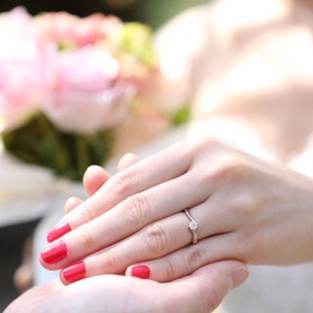 【4℃ BRIDAL(ヨンドシーブライダル)の口コミ】 シンプルな一粒ダイヤのデザインのものを探していました。どこのお店にも…