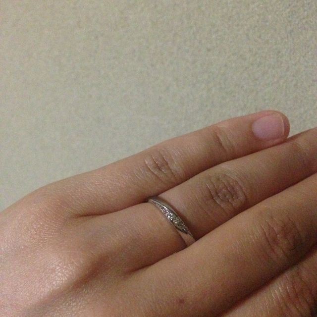 【vielle bijou SOPHIA(ヴィエールビジュソフィア)の口コミ】 まずこのデザインが気に入りました。小さなピンクダイヤがついていて可愛…