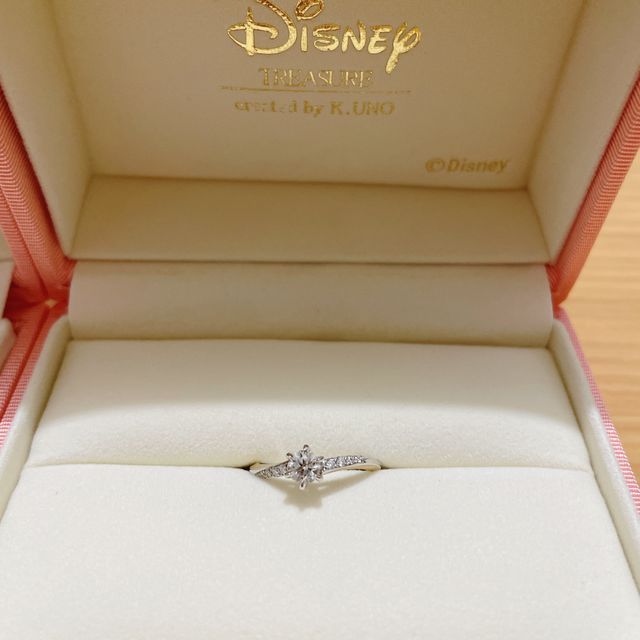 【ケイウノ ブライダル(K.UNO BRIDAL)の口コミ】 ディズニーファンに掲載されている時から、結婚するならこちらの指輪を付…