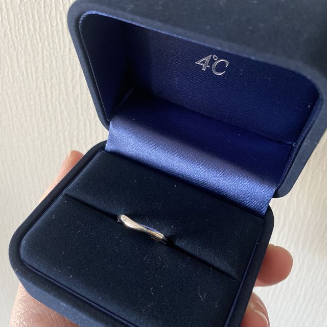 【4℃ BRIDAL(ヨンドシーブライダル)の口コミ】 最初はシンプルなストレートタイプのデザインでしか購入を考えていなかっ…