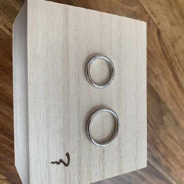 【ichi(イチ)の口コミ】 シルバー一色のシンプルなものを探しているときに、さりげなくラインを入…