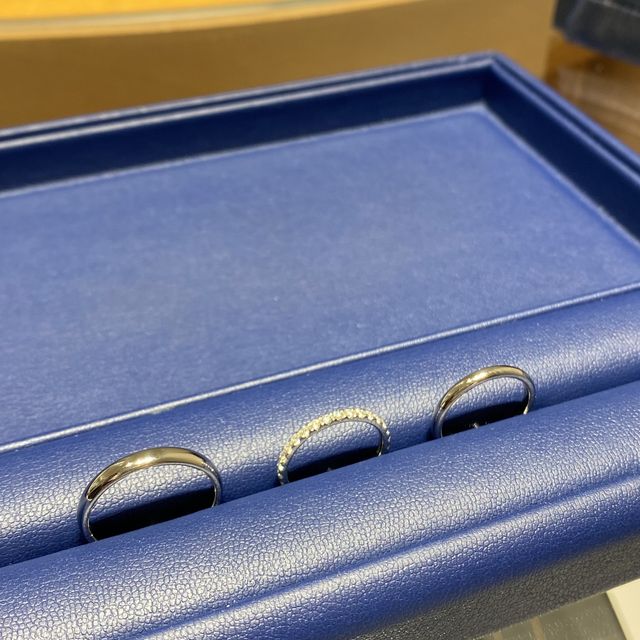 【銀座ダイヤモンドシライシの口コミ】 婚約指輪はエタニティがいい！と思っていたのでいくつか出してもらいまし…