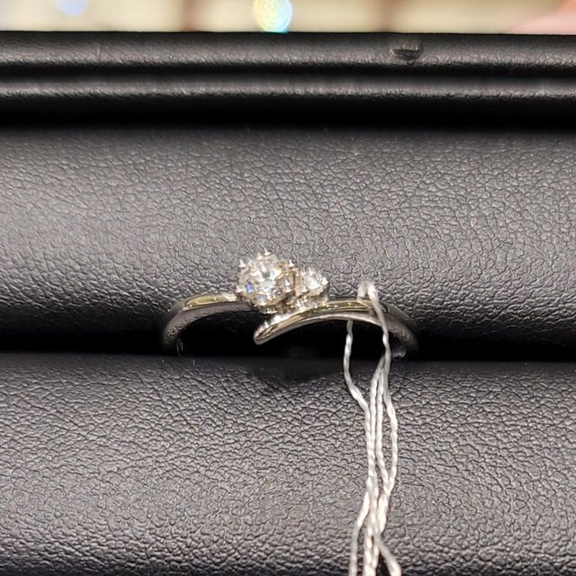 【ジュエリーツツミ(JEWELRY TSUTSUMI)の口コミ】 かわいいデザインの指輪で、
値段が安よりの方と思います。
入れていたダ…