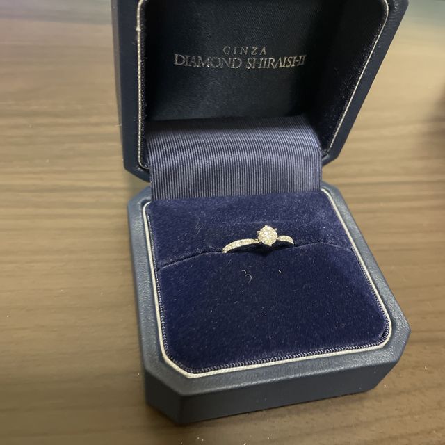 【銀座ダイヤモンドシライシの口コミ】 羽のようなデザインが可愛く、周りのメレダイヤもキラキラとして素敵だっ…