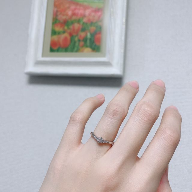 【アイプリモ(I-PRIMO)の口コミ】 色々と試着しましたが、V字型が指が最も綺麗に見えたのでこの指輪にしまし…