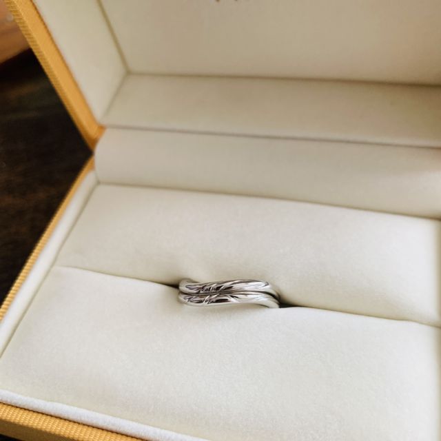 【ケイウノ ブライダル(K.UNO BRIDAL)の口コミ】 ケイウノさんのホームページを見ていたところ、二つのリングを重ねると柄…