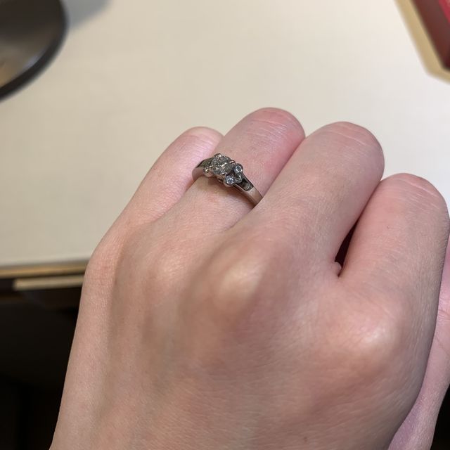 【カルティエ(Cartier)の口コミ】 ザ・王道！石の大きさによって印象が異なります。カラット数の割に大きく…