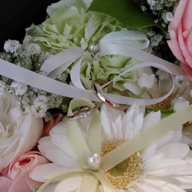 【SIENAROSE(シエナロゼ)の口コミ】 普段、指輪を付けない私にも、ゆるやかにカーブしたラインとダイヤ、ロゼ…