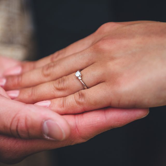 【4℃ BRIDAL(ヨンドシーブライダル)の口コミ】 ちゃんとした大きなダイヤモンドをあげたい！と思い、でも1つじゃ物足りな…