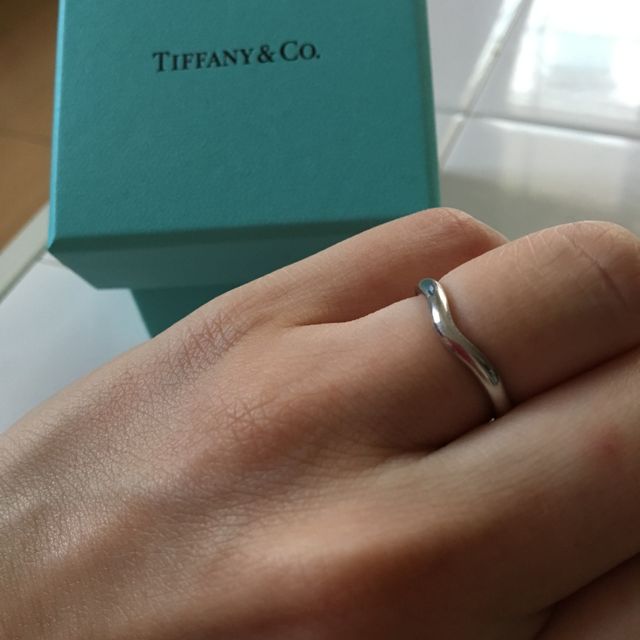 【ティファニー(Tiffany & Co.)の口コミ】 婚約指輪をティファニーで購入したため、
重ね付けしたいし、ブランドも揃…