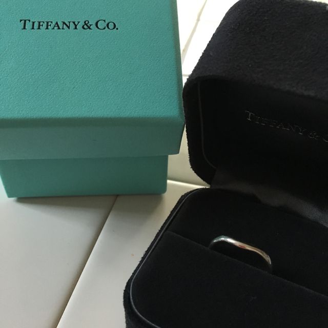 【ティファニー(Tiffany & Co.)の口コミ】 婚約指輪をティファニーで購入したため、
重ね付けしたいし、ブランドも揃…