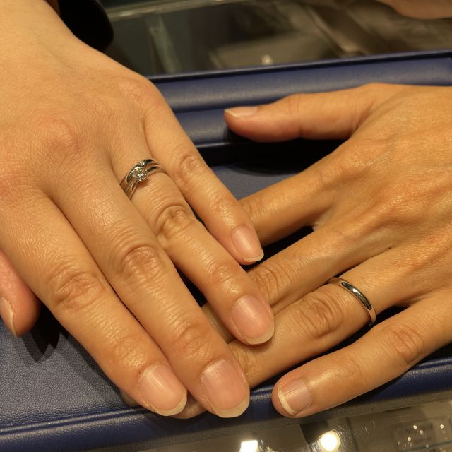 【銀座ダイヤモンドシライシの口コミ】 シンプルなデザインを検討していました。新郎と同じデザインがよく、いろ…