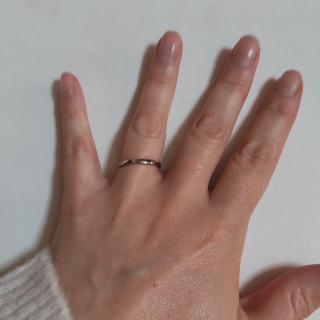 【4℃ BRIDAL(ヨンドシーブライダル)の口コミ】 長くつける物なのでシンプルが1番と思ったのですが、ワンポイントあるとい…