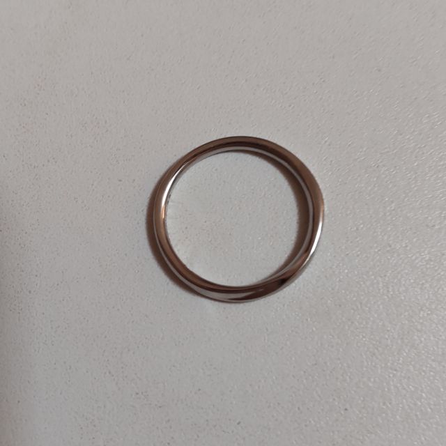 【4℃ BRIDAL(ヨンドシーブライダル)の口コミ】 長くつける物なのでシンプルが1番と思ったのですが、ワンポイントあるとい…