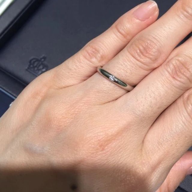 【ROYAL ASSCHER(ロイヤル・アッシャー)の口コミ】 ダイヤモンドが一つ付いたシンプルなデザインのマリッジリングを探してい…