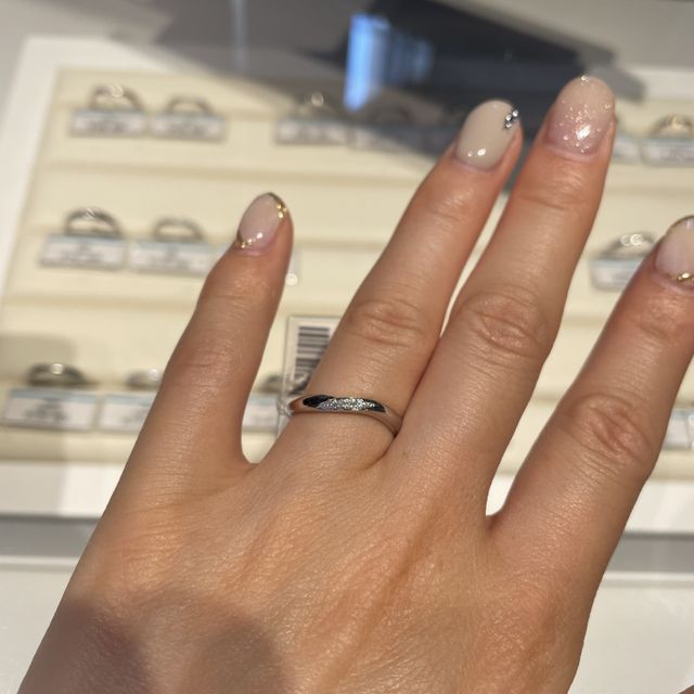 【銀座ダイヤモンドシライシの口コミ】 指輪のデザインが豊富にあるため、気に入ったデザインの指輪があれば置い…