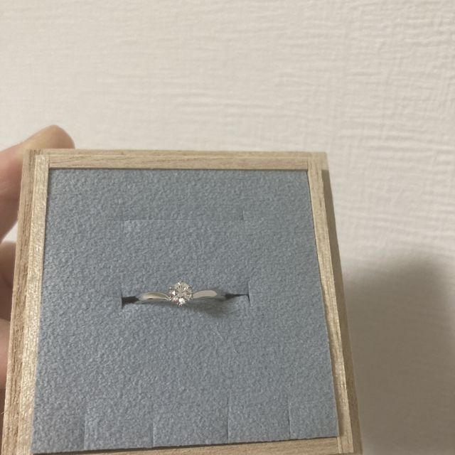 【銀座ダイヤモンドシライシの口コミ】 ダイヤが綺麗だったので、余計な装飾はあえて付けず、ダイヤとリングの形…