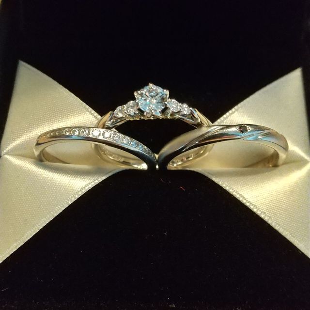 【エクセルコダイヤモンド(EXELCO DIAMOND)の口コミ】 ダイヤモンドの透明度と輝きがきれいでした。プラチナの台にゴールドが入…