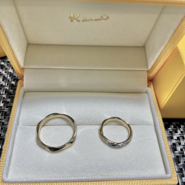 【ケイウノ ブライダル(K.UNO BRIDAL)の口コミ】 他のブランド店の指輪も検討し試着させてもらいましたが、既製品ではペア…