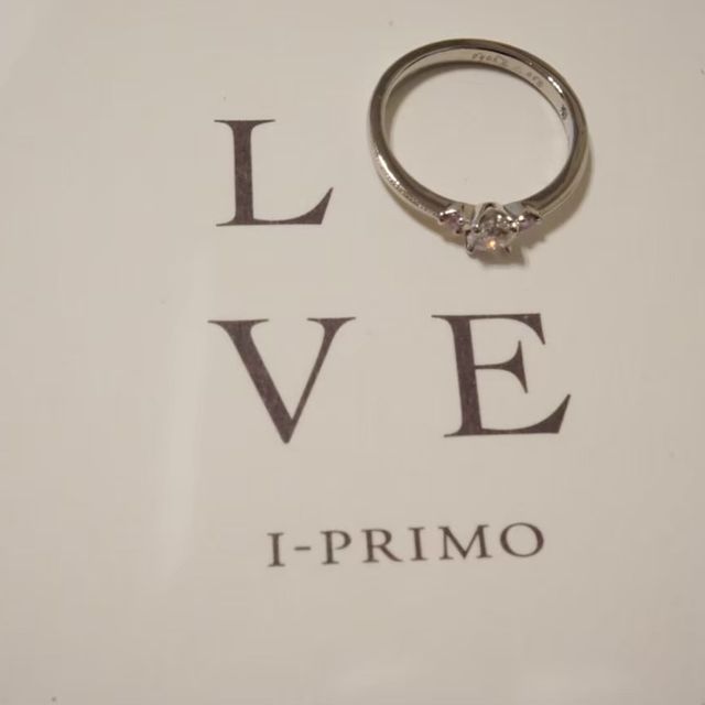【アイプリモ(I-PRIMO)の口コミ】 渡す人のことを考えて、ピンクのダイヤが埋め込まれてる指輪にしました。
…
