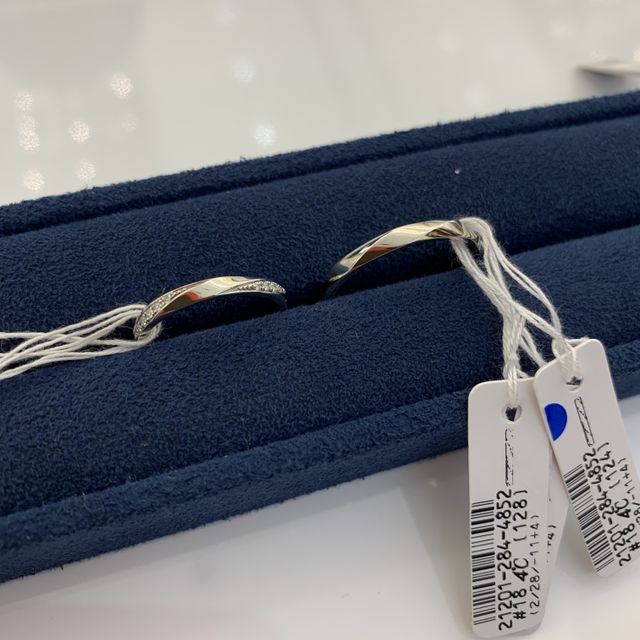 【4℃ BRIDAL(ヨンドシーブライダル)の口コミ】 色々あり迷いましたが
彼の仕事柄　普段着けていると
変形する可能性があ…