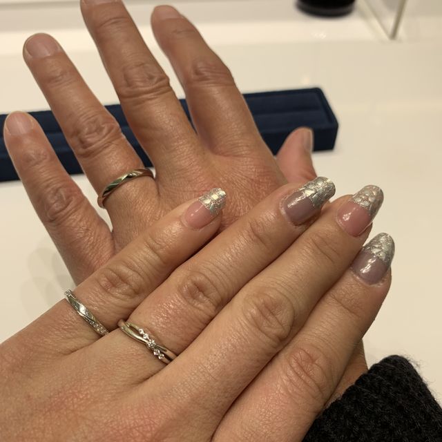 【4℃ BRIDAL(ヨンドシーブライダル)の口コミ】 色々あり迷いましたが
彼の仕事柄　普段着けていると
変形する可能性があ…