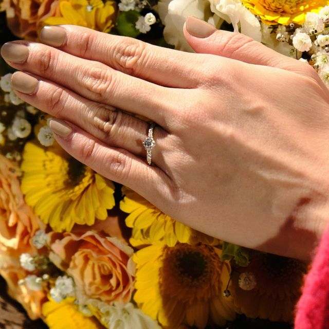 【銀座ダイヤモンドシライシの口コミ】 デザイン性です。当初はシンプルな物を求めて店舗に来ましたが、店員さん…