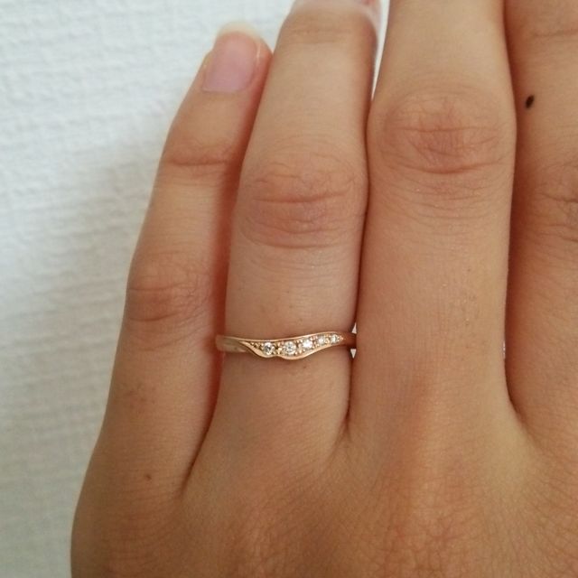 【俄(にわか)の口コミ】 ピンクゴールドのリングで、尚且つシンプルなのに細やかに手の込んだデザ…