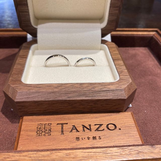 【TANZO.(鍛造指輪)の口コミ】 シンプルなデザインながら細部で自分たちだけのデザインを取り入れて人と…