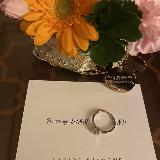 【ラザール ダイヤモンド(LAZARE DIAMOND)の口コミ】 デザインがいくつか迷いましたが、店員さんに何度も指輪を試着して決めま…