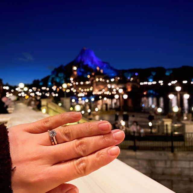 【ラザール ダイヤモンド(LAZARE DIAMOND)の口コミ】 デザインがいくつか迷いましたが、店員さんに何度も指輪を試着して決めま…