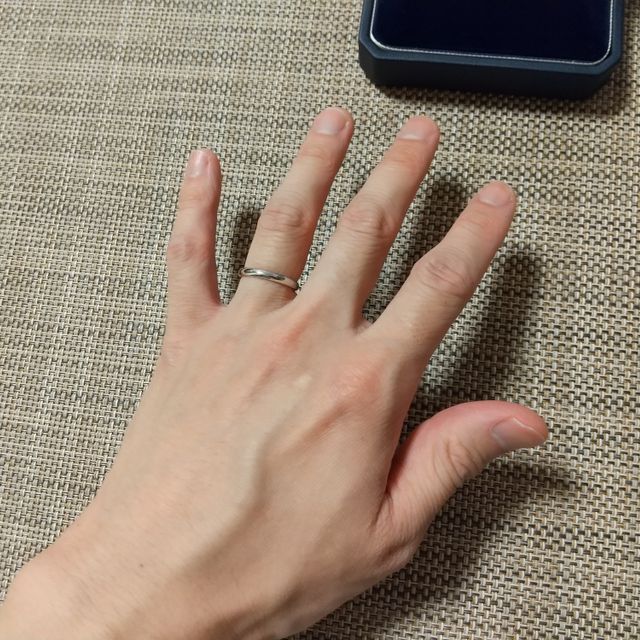 【銀座ダイヤモンドシライシの口コミ】 シンプルなデザインでつけ心地が良い指輪を探していました。3件見て回って…
