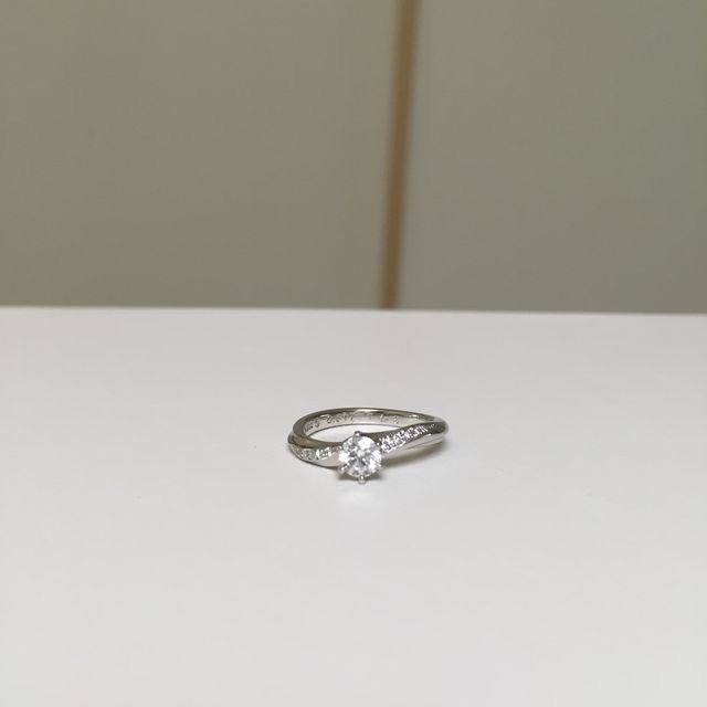 【銀座ダイヤモンドシライシの口コミ】 雑誌の一面に載っていたこのビーナスブレスという商品を見て、波打つよう…