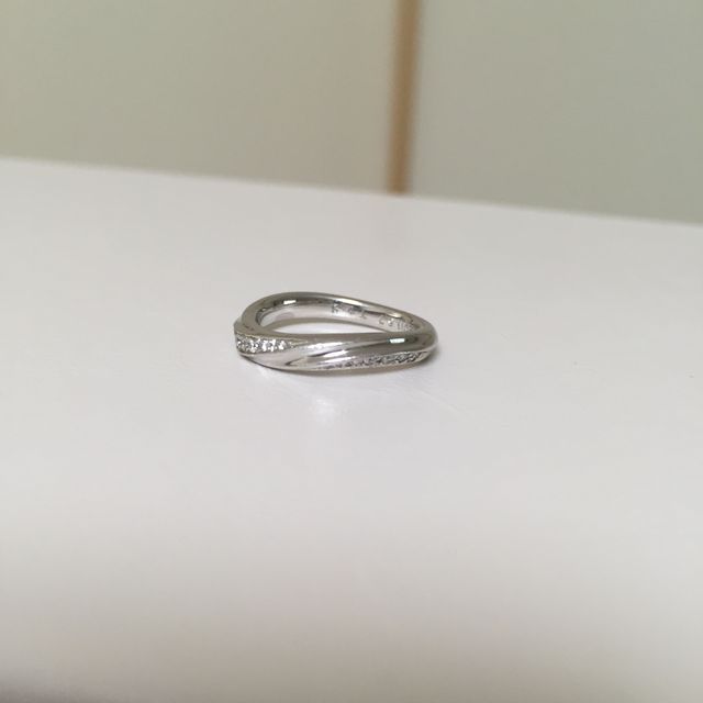 【銀座ダイヤモンドシライシの口コミ】 雑誌の一面に載っていたこのビーナスブレスという商品を見て、波打つよう…