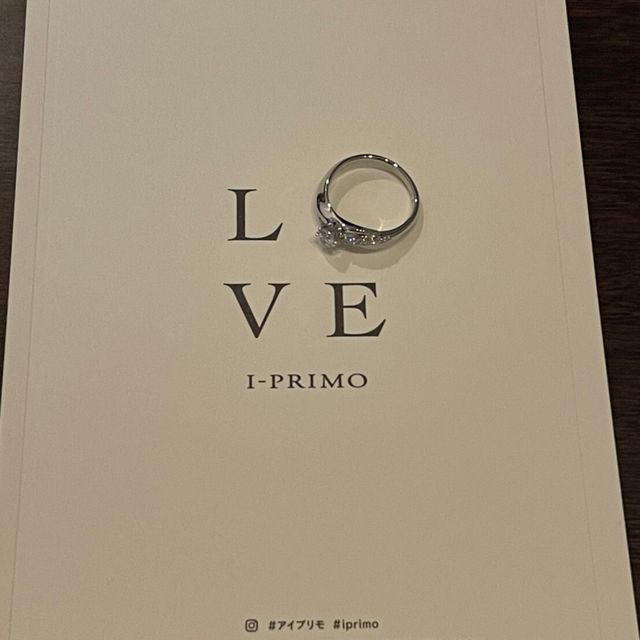 【アイプリモ(I-PRIMO)の口コミ】 指輪の決めてはなんと言ってもデザインに一目惚れだったからです。
見本の…