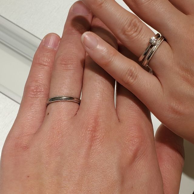 【4℃ BRIDAL(ヨンドシーブライダル)の口コミ】 ウェーブ系が多くて2mm前後の細いタイプが多い印象でした。
なかにはスト…