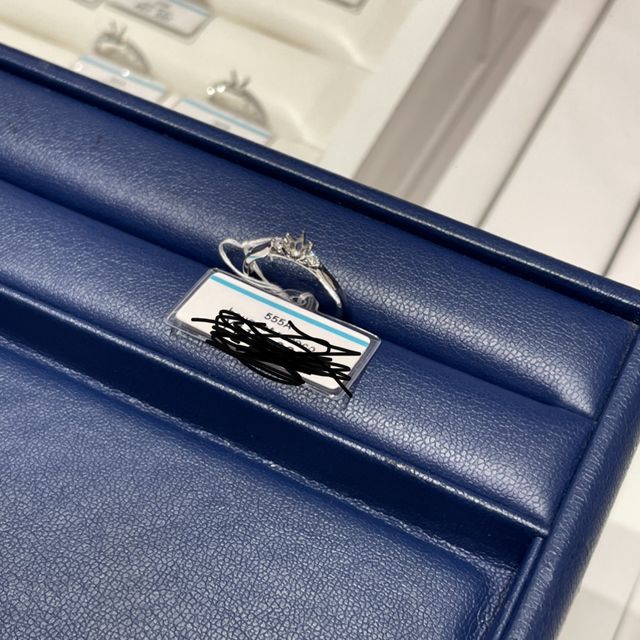 【銀座ダイヤモンドシライシの口コミ】 デザインは多かったです。セミオーダースタイルなので好きな枠を選んでダ…