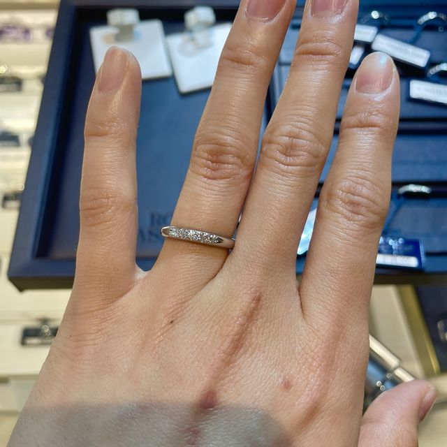 【ROYAL ASSCHER(ロイヤル・アッシャー)の口コミ】 こちらのリングはロイヤルアッシャーでは王道の、ストレートのマリッジリ…