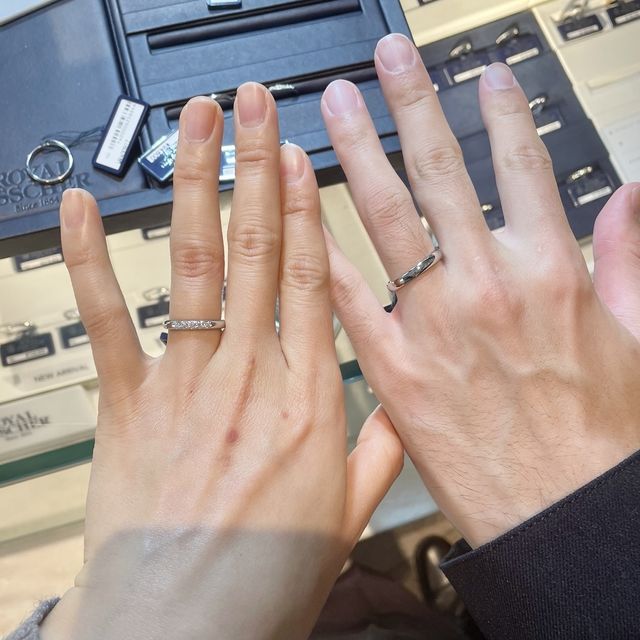 【ROYAL ASSCHER(ロイヤル・アッシャー)の口コミ】 こちらのリングはロイヤルアッシャーでは王道の、ストレートのマリッジリ…