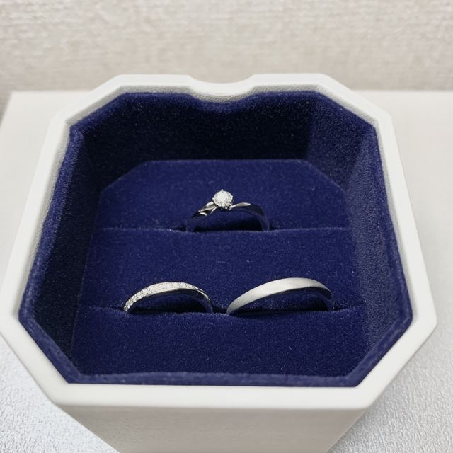 【4℃ BRIDAL(ヨンドシーブライダル)の口コミ】 実際にお店に行くと色んなデザインや種類の指輪があり、迷いましたが、2人…