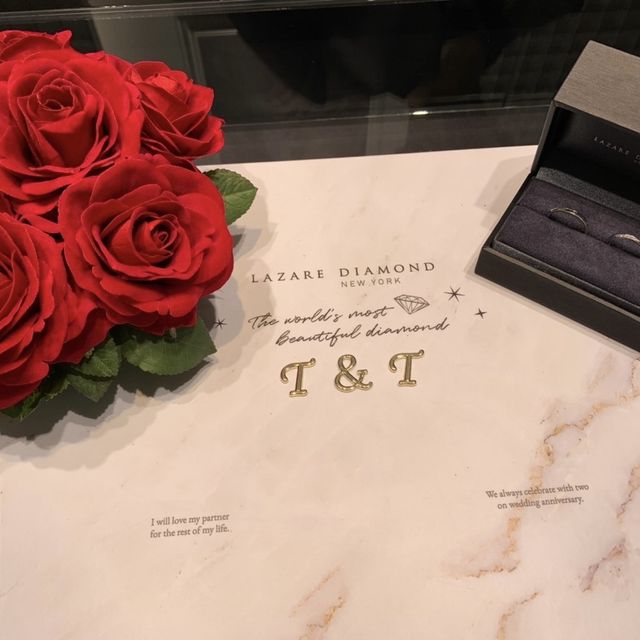 【ラザール ダイヤモンド(LAZARE DIAMOND)の口コミ】 他に店舗にはないデザインだったことです。店舗には、婚約指輪を購入して…