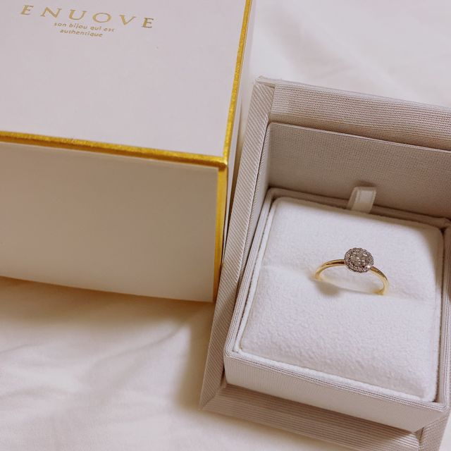 【ENUOVE(イノーヴェ)の口コミ】 結婚指輪は決まっていたので、結婚指輪と相性の良い重ね付けできる婚約指…