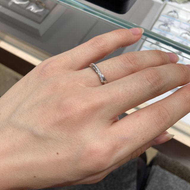 【エクセルコダイヤモンド(EXELCO DIAMOND)の口コミ】 デザイン性にとんだ指輪が多く、ダイヤの輝きが他と比べて全然違いとても…