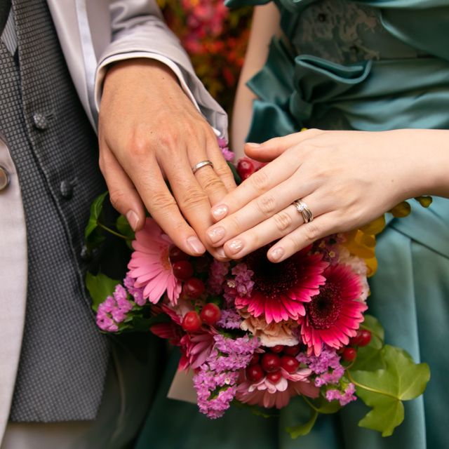 【ラザール ダイヤモンド(LAZARE DIAMOND)の口コミ】 価格はどのブランドも似たような感じでしたのでデザインで決めました。夫…