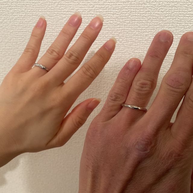 【銀座ダイヤモンドシライシの口コミ】 デザインがよかったです。ウェーブ型で手の形に合い、フィットします。ま…