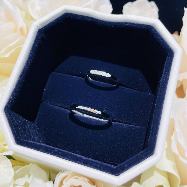 【4℃ BRIDAL(ヨンドシーブライダル)の口コミ】 2つのデザインモチーフが近く気に入りました。
新郎用のリングは悩みまし…