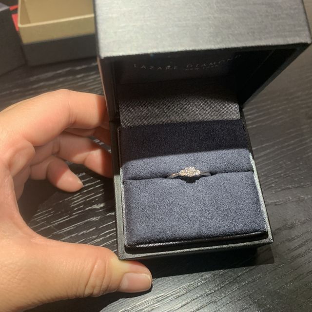 【ラザール ダイヤモンド(LAZARE DIAMOND)の口コミ】 夫が好きなのを好きなのを選んで。と言ってくれて、
たくさんいろんなデザ…